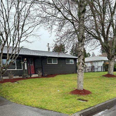 Emerald City 3 Bedroom 1 Bath Home Eugene Bagian luar foto