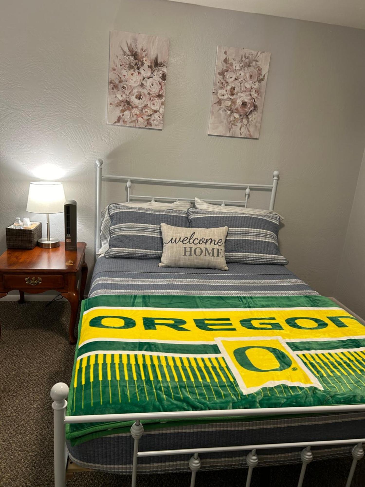 Emerald City 3 Bedroom 1 Bath Home Eugene Bagian luar foto