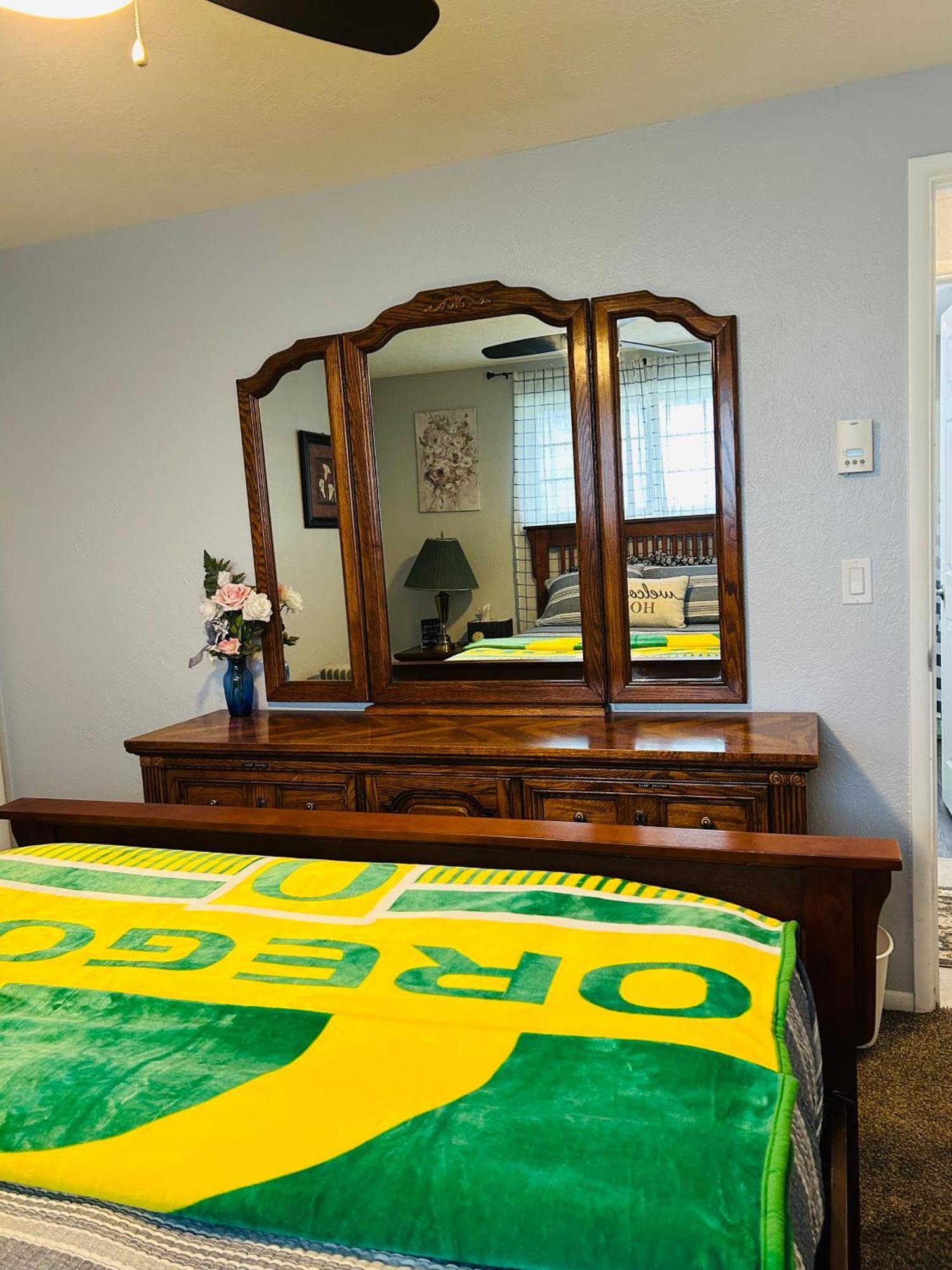 Emerald City 3 Bedroom 1 Bath Home Eugene Bagian luar foto